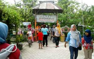 Libur Lebaran, Pengunjung Kebun Belimbing Membludak